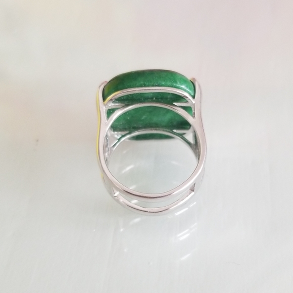 Green Jade & Sterling Silver Statement Ring - Picture 4 of 5